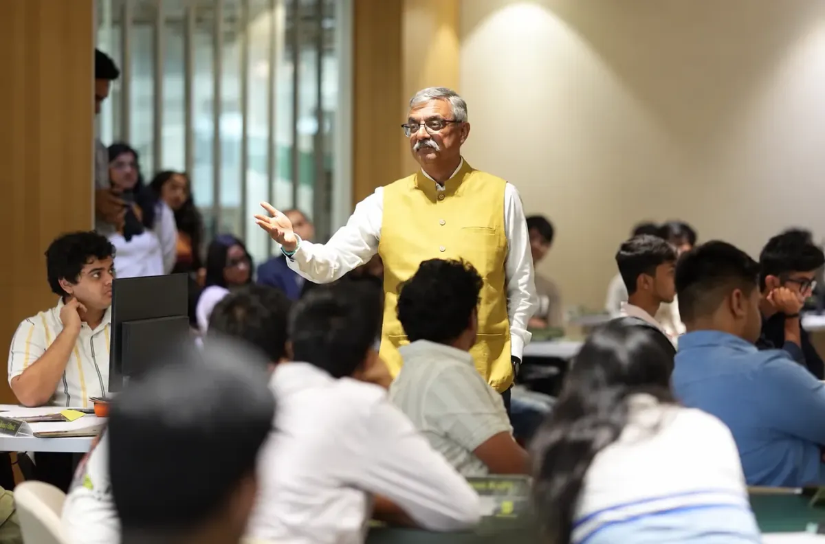 Finance practitioner in direct conversation with students